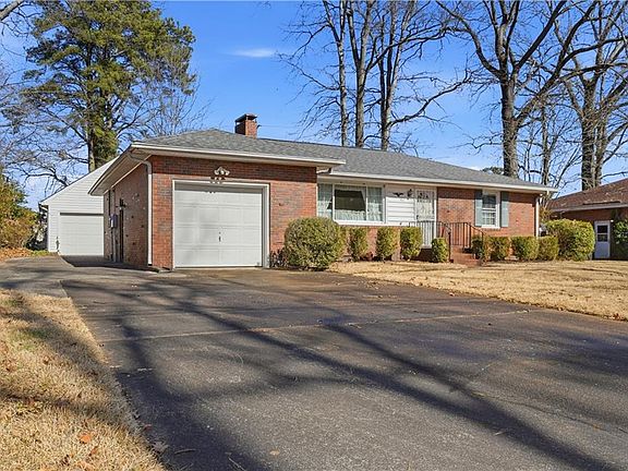 2nd image of 411 Mayflower Rd