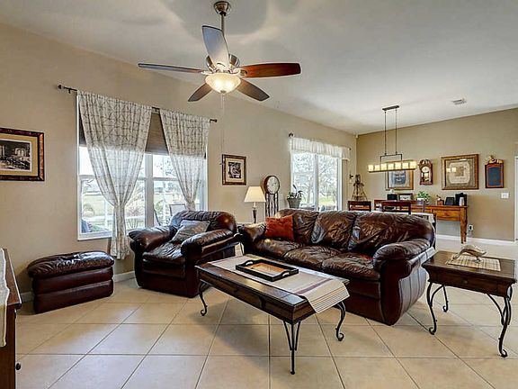 5th image of 415 NW Canterbury Ct