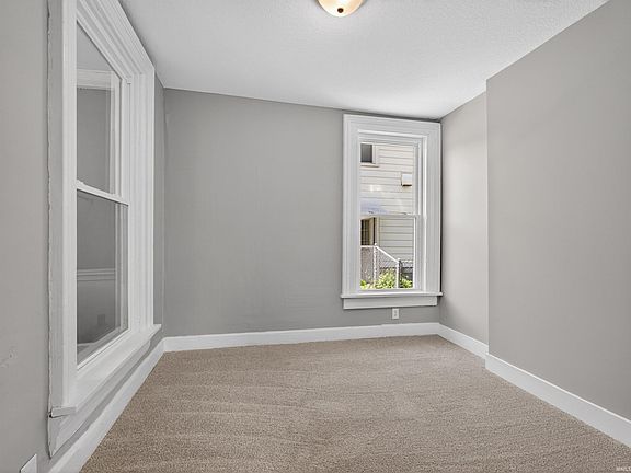 3rd image of 1608 Sinclair St