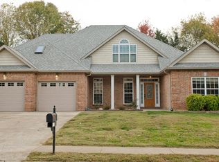 950 Willow Cir, Clarksville, TN 37043