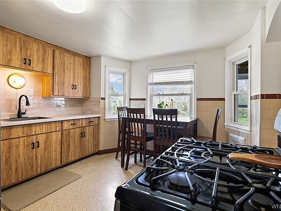 5th image of 41 Fairbanks Ave