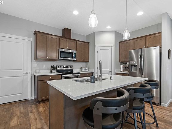 3rd image of 5624 NE 59th Way