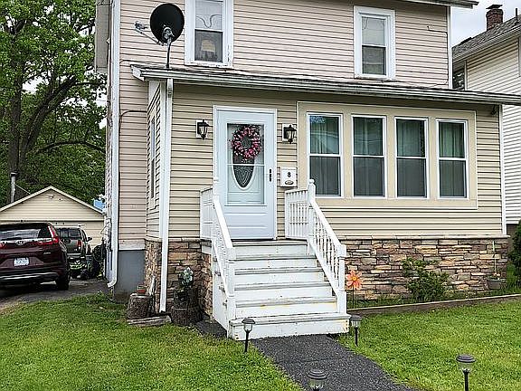 2nd image of 8 Winchester Ave