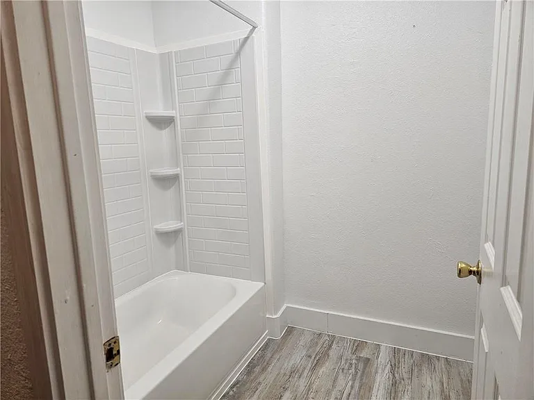 221 Commerce St #B — Photo 5