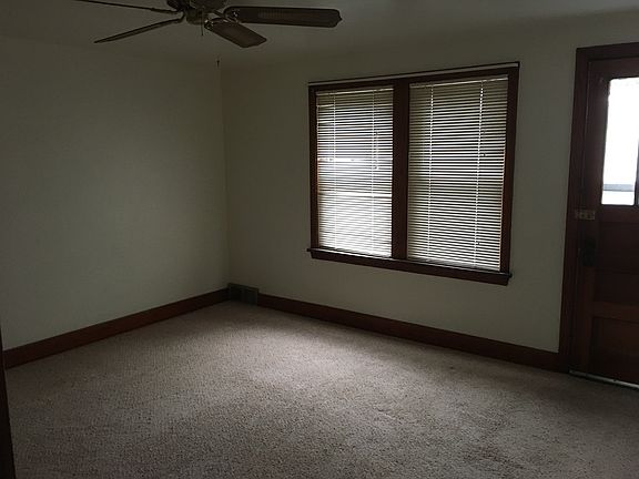 3rd image of 2831 Capitol St #2