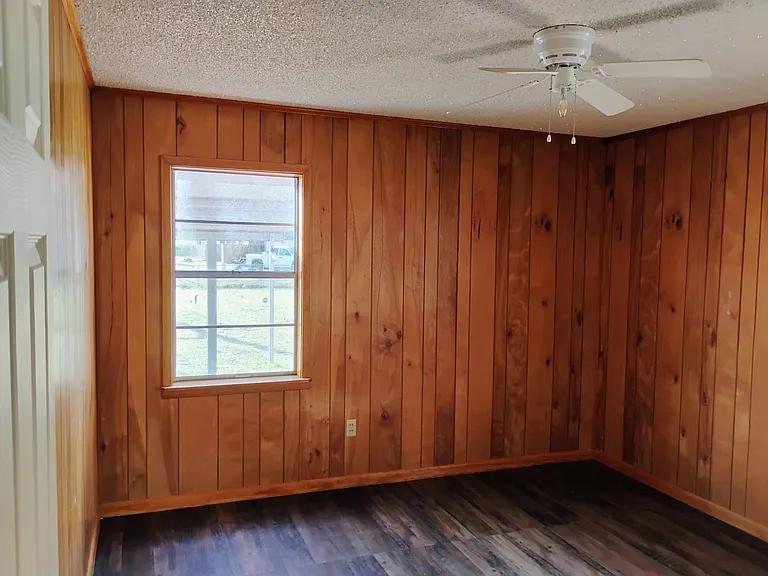 300 Slayden St — Photo 13