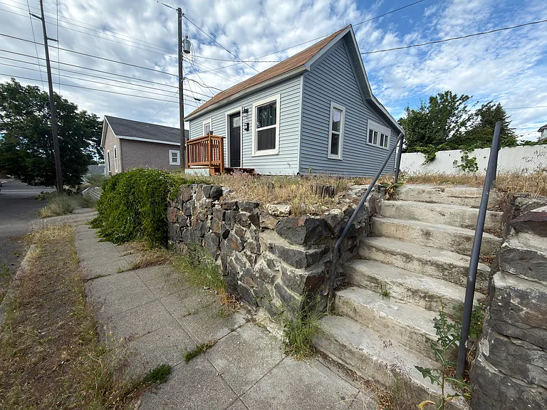1610 N Walnut St — Photo 1