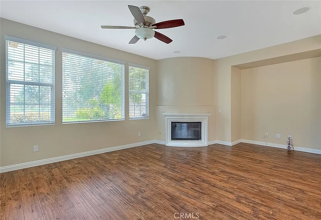 5 bed, 2734 sqft, $4,000 — Photo 2