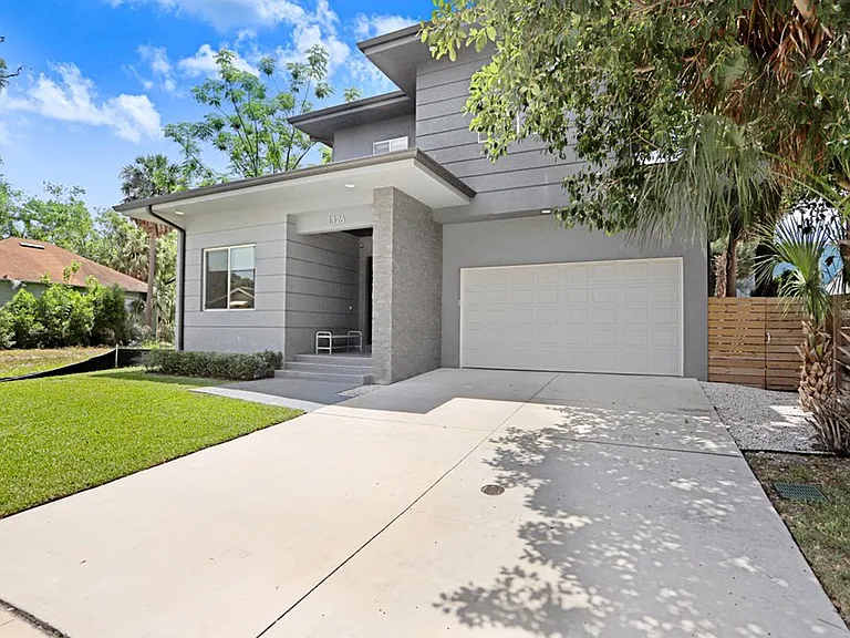 1326 W Fig St — Photo 3