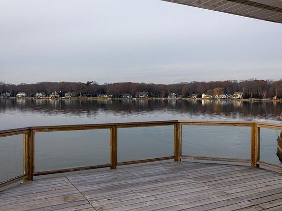 5th image of 528 Lake Dr