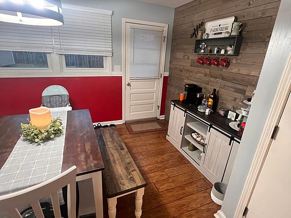 4th image of 410 Knobview Dr