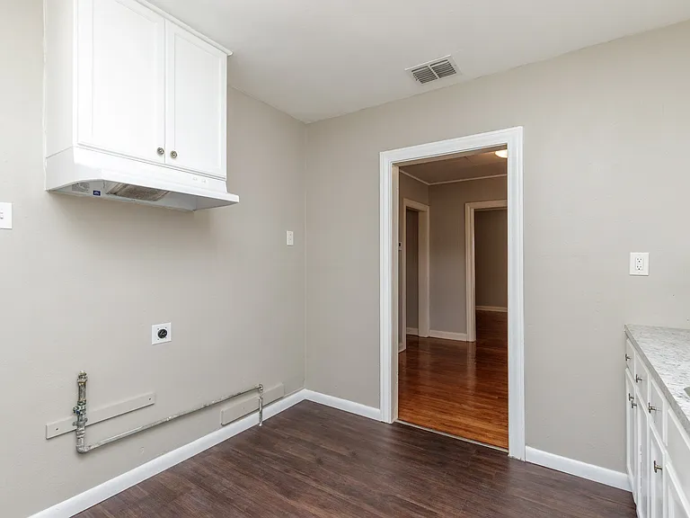 2822 Sarita St — Photo 17