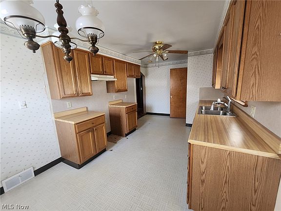 4th image of 105 Helena Dr