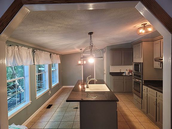 2nd image of 3248 Arbor Dr