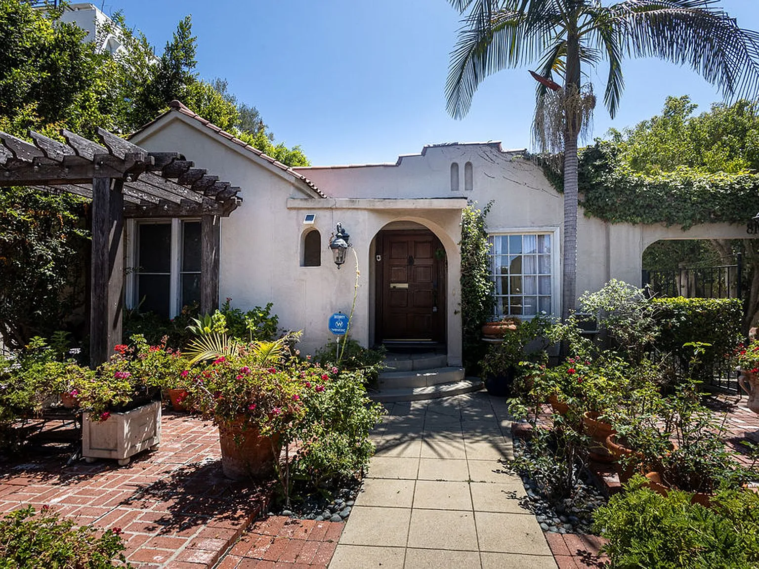 Warm & Welcoming Home Near Melrose with Room to Live, Work & Create — Photo 2