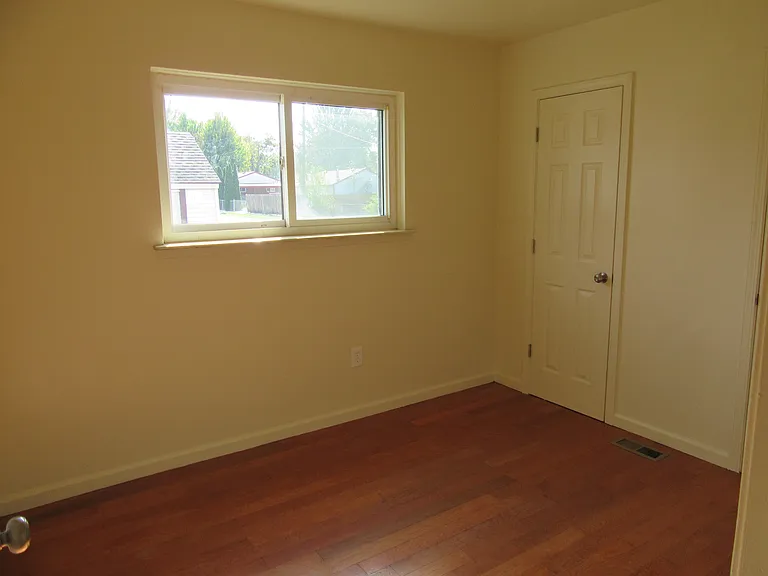 20215 Vermander Ave — Photo 8
