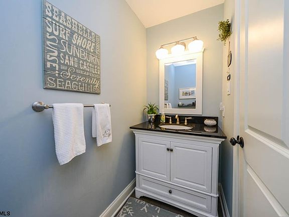 5th image of 920 Brighton Pl APT 8