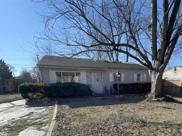 1402 Richard Dr, Cahokia, IL 62206