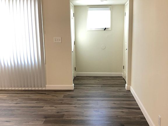 Entry/Living Room