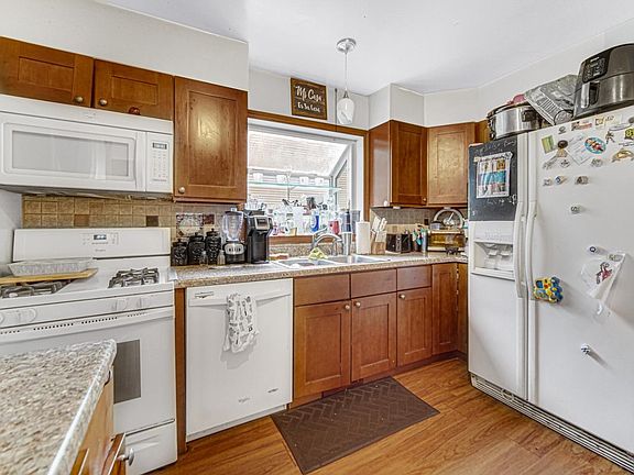 2nd image of 950 W 61st Ave