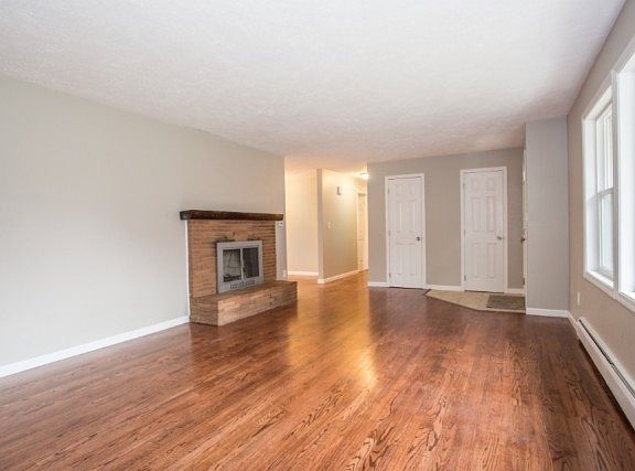 3rd image of 2515 E Girard Pl