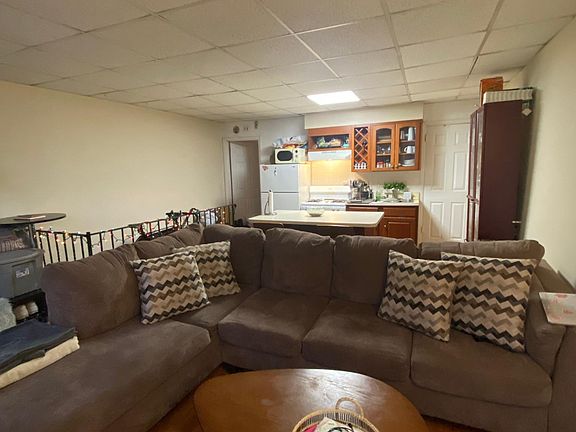 4th image of 3458 Sunnyside Ave #B