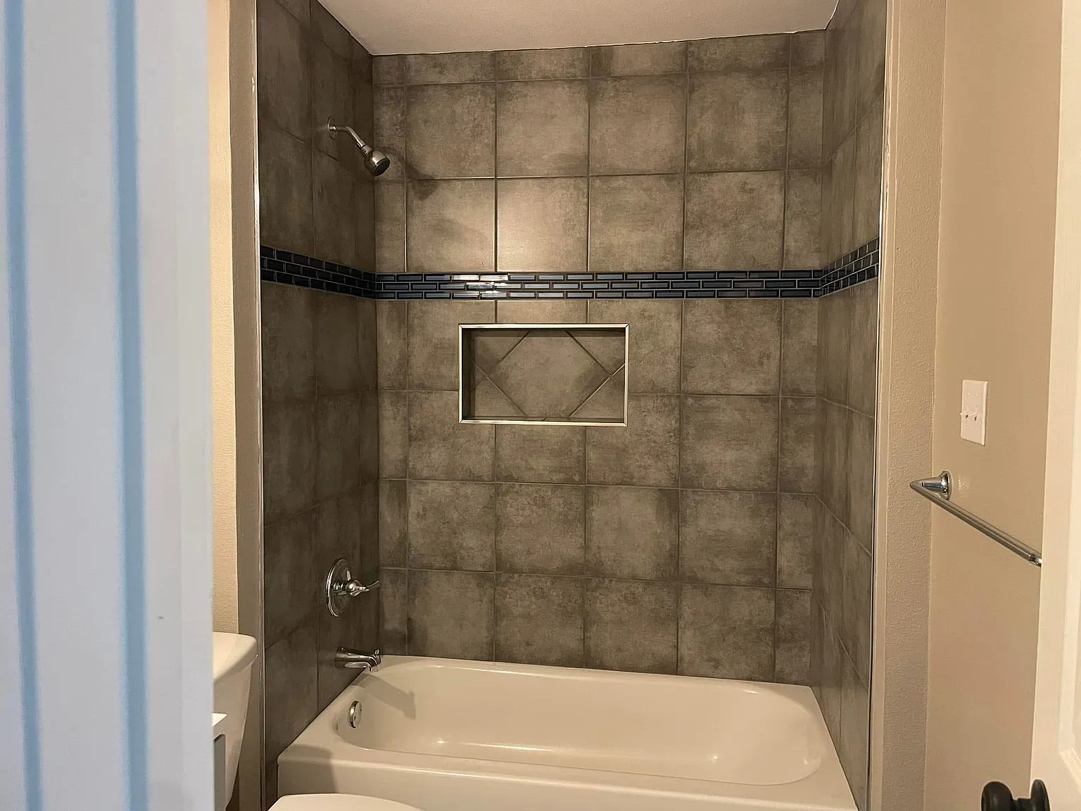 2 bed, 939 sqft, $1,200 — Photo 3