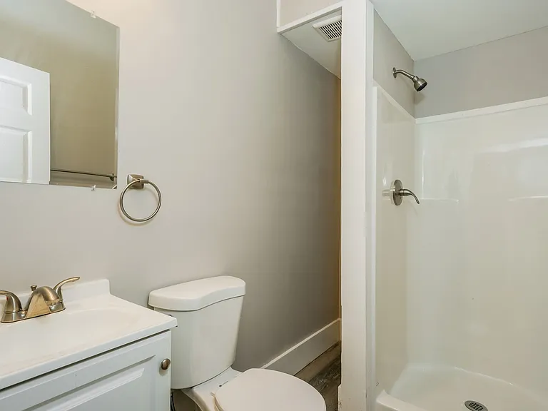1474994_029_bathroom_12892260.jpg