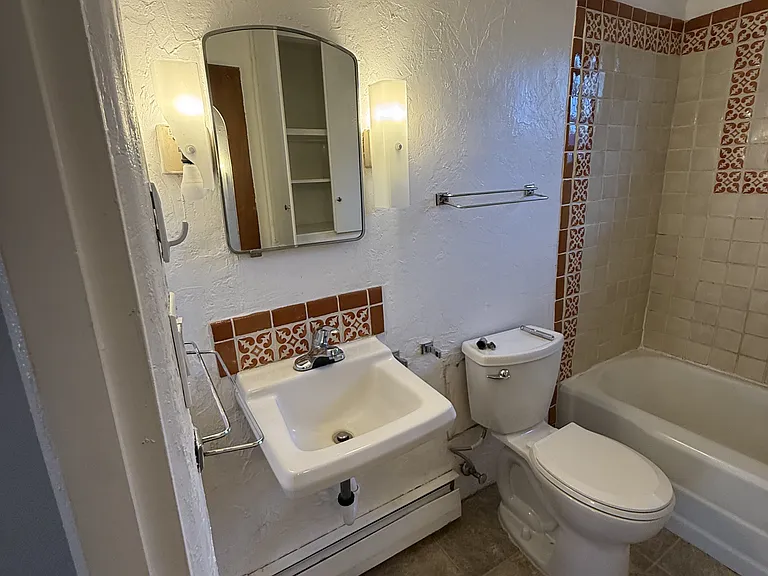 118-120 W Berger St #B — Photo 7