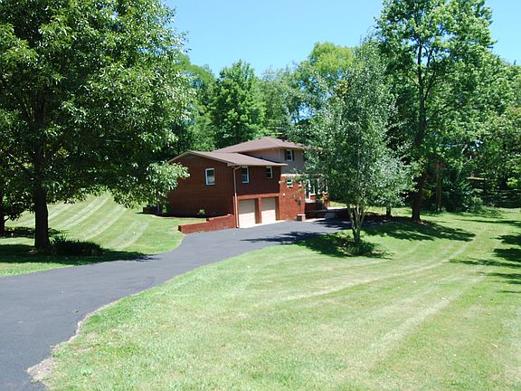 3rd image of 5900 Marilyn Dr