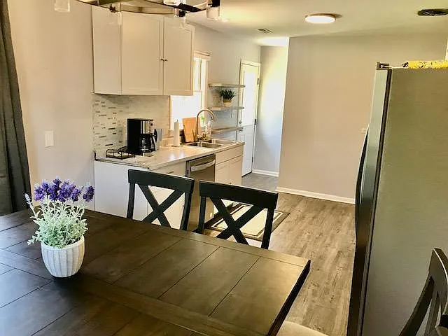 410 Moseley Dr — Photo 6