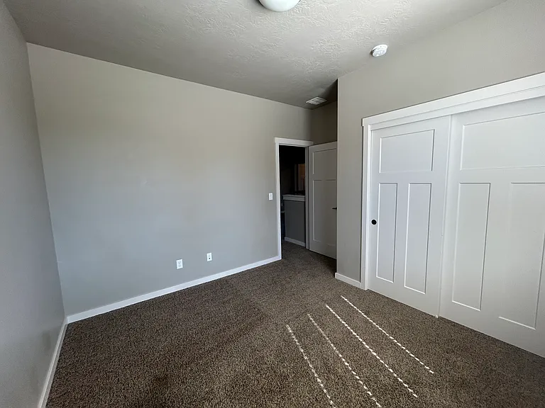 1725 E Bellalucca Ln — Photo 9