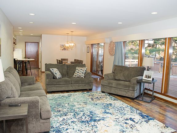 4th image of 2086 Hillcrest Dr