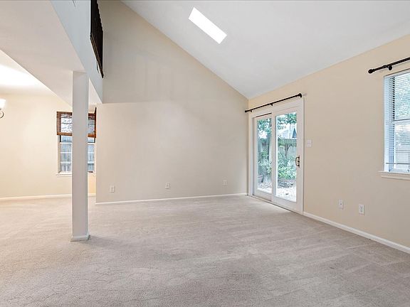 3rd image of 232 Ashridge Ln