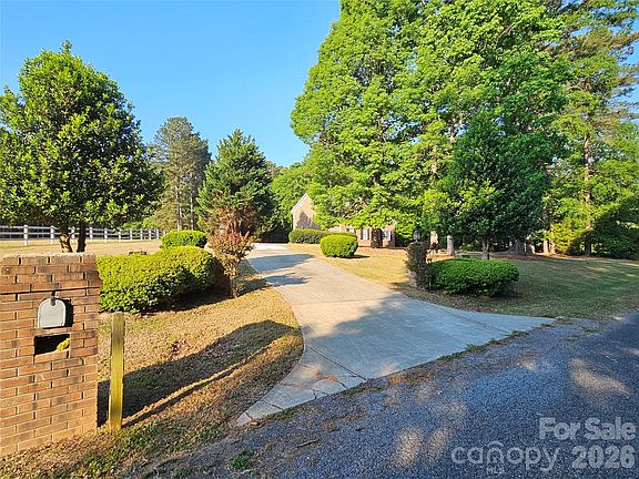 4th image of 2843 Lakeshore Dr