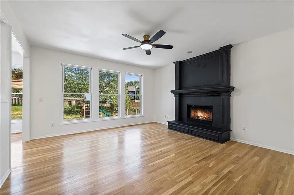 4 bed, 2683 sqft, $3,250 — Photo 2