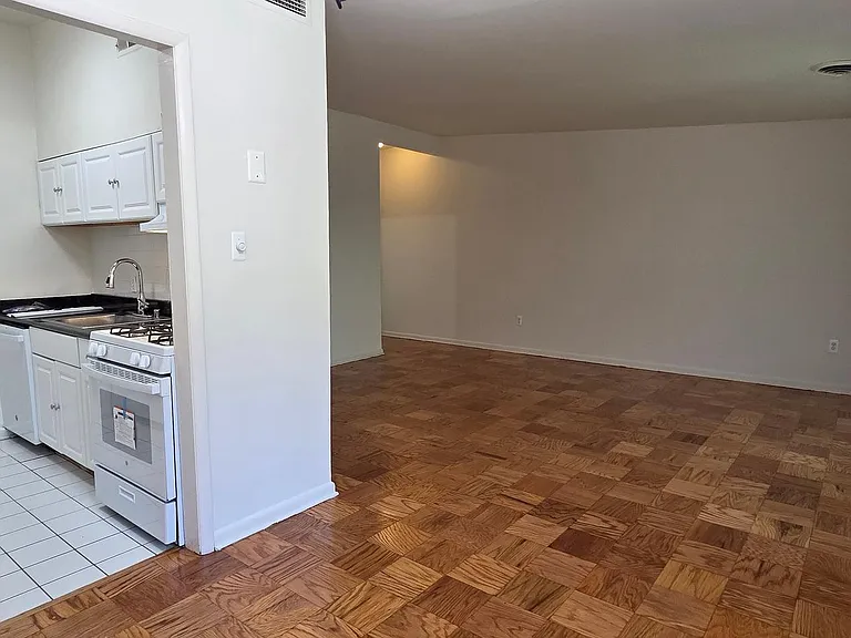 10424 Rockville Pike #402 — Photo 14