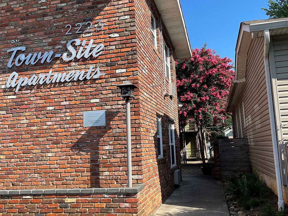 1st image of 2223 Laurel Ave APT 06