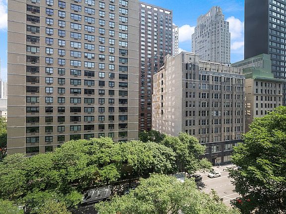 3rd image of 30 W 60th St APT 8S