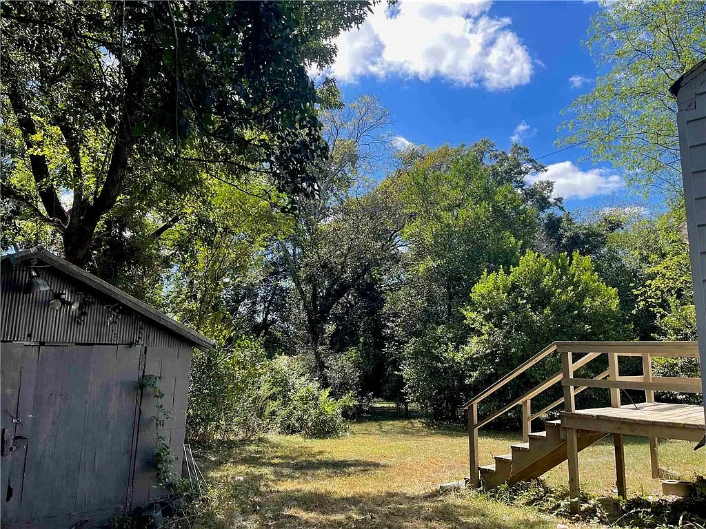 2 bed, 1.0 bath, 791 sqft, $975 — Photo 2