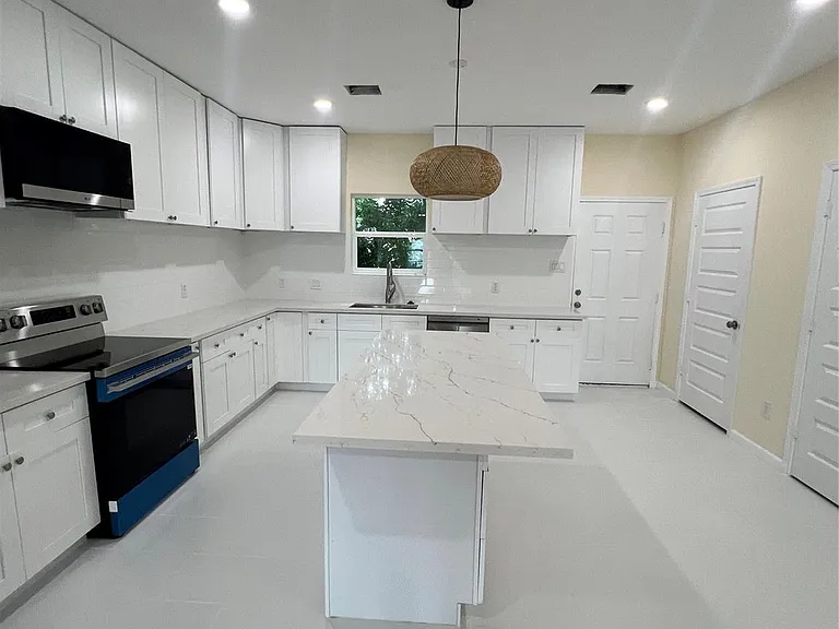 3516 Sparrow St — Photo 1