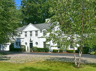 525 Thornwood Ln, Northfield, IL 60093