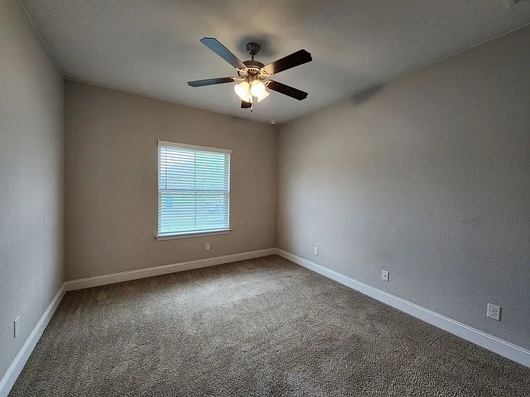 1331 Gruene Glen St — Photo 32