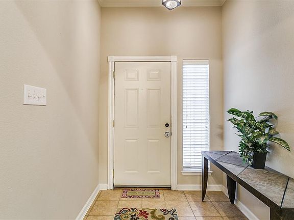 3rd image of 111 Rockhaven Dr