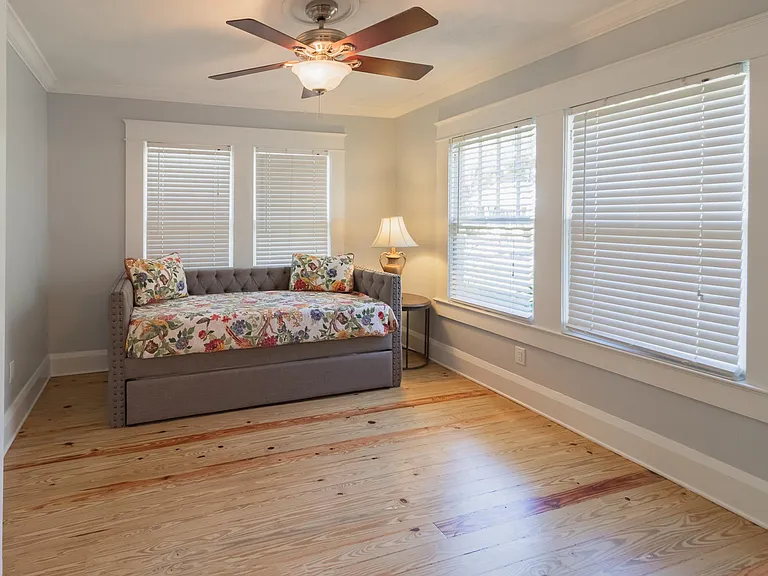 photos from previous Airbnb listing.