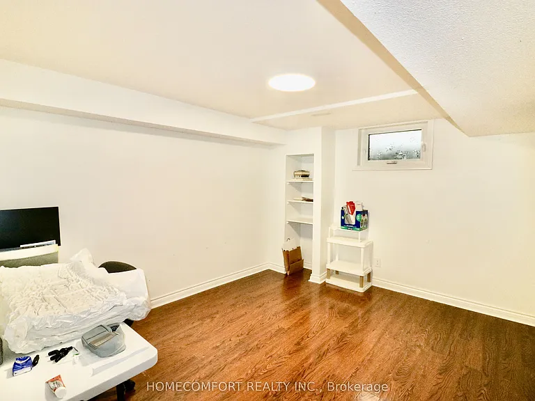 12 Banbury Ct — Photo 37