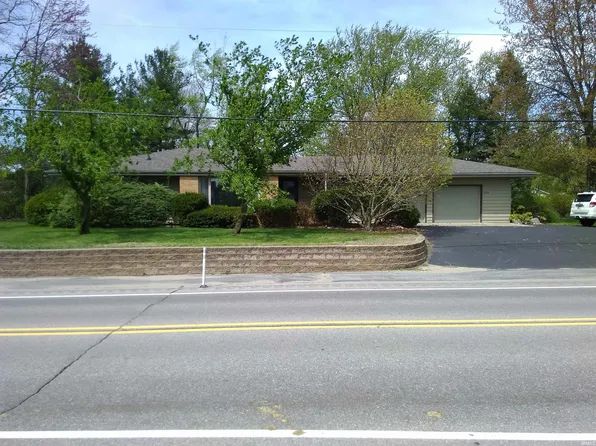 814 Wayne St, Middlebury, IN 46540