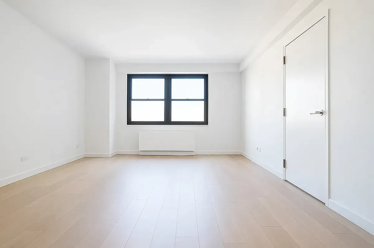 Building Photo - 222 E 39th St #6B