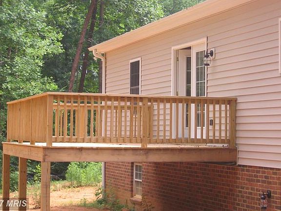 Deck right off kitchen