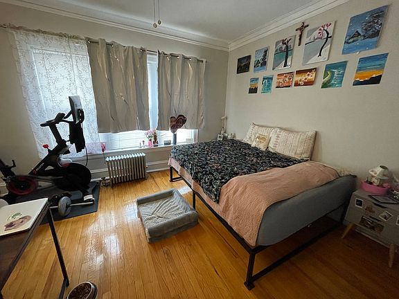 4th image of 2257 W Eastwood Ave